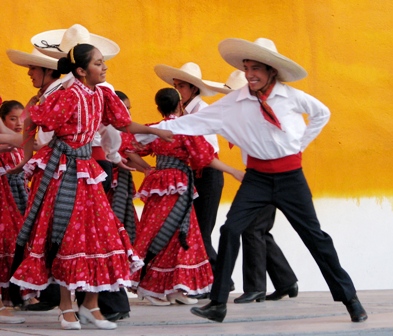 02-14-09-tlaxcala-folklore-dance-girl-in-red-w-boy-reaching-blog